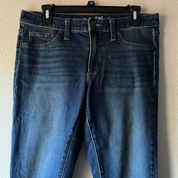 Universal Thread Dark Wash Non-Distressed Mid Rise Jeggings - Picture 2 of 3